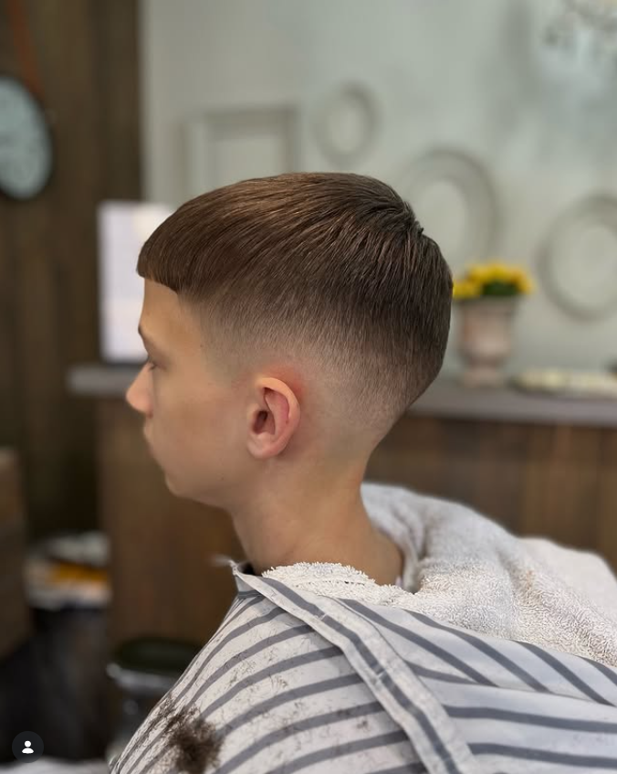 Muško šišanje s fadeom i urednim prijelazom